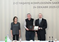 Президент Ильхам Алиев и Первая леди Мехрибан Алиева приняли участие в открытии 2-го жилого комплекса в Агдаме и встретились с переселившимися сюда жителями (ВИДЕО/ФОТО)