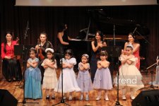 В Баку состоялся праздничный концерт Вокальной музыкальной школы Фидан Гаджиевой (ФОТО)