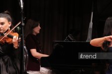 В Баку состоялся праздничный концерт Вокальной музыкальной школы Фидан Гаджиевой (ФОТО)