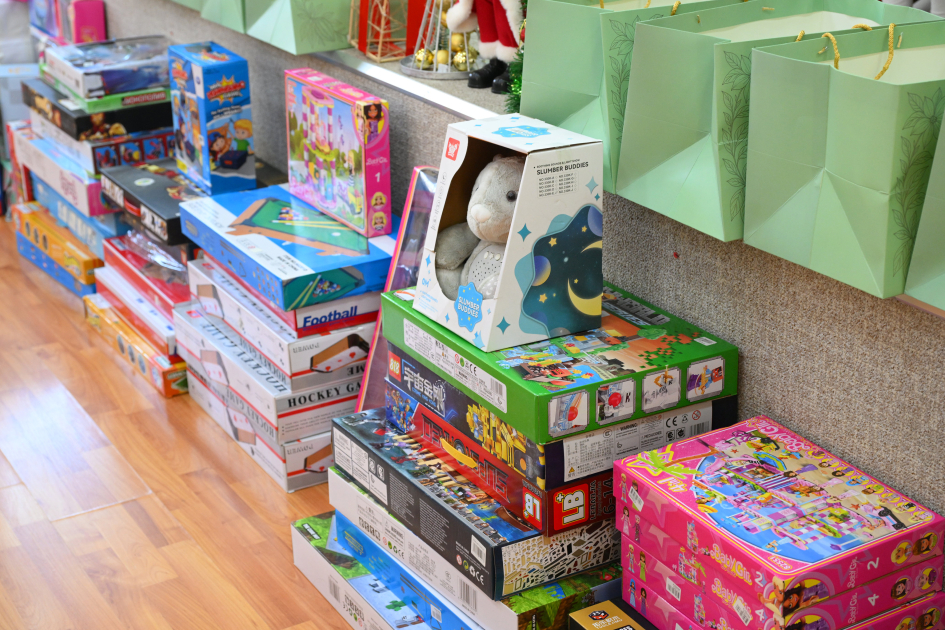 Вице-президент Фонда Гейдара Алиева Лейла Алиева, Арзу Алиева и Алена Алиева побывали в специальной общеобразовательной школе-интернате номер 5 города Баку (ФОТО)