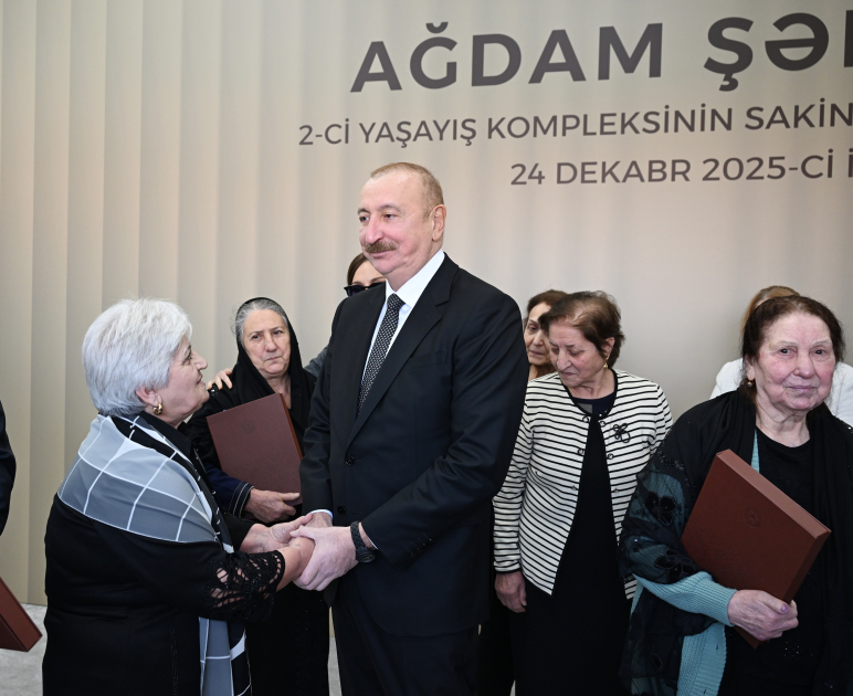 Президент Ильхам Алиев и Первая леди Мехрибан Алиева приняли участие в открытии 2-го жилого комплекса в Агдаме и встретились с переселившимися сюда жителями (ВИДЕО/ФОТО)