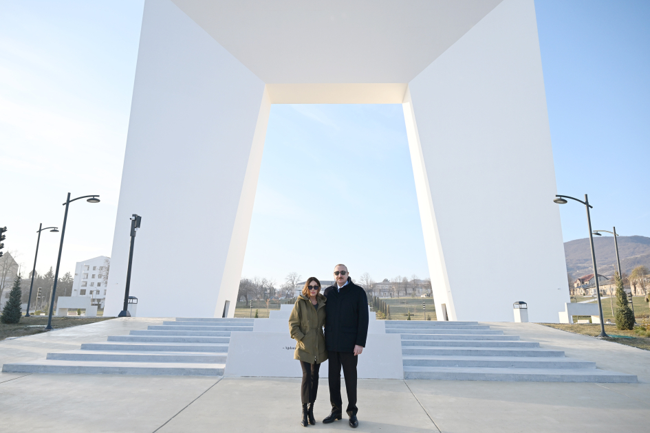 Президент Ильхам Алиев и Первая леди Мехрибан Алиева приняли участие в открытии Парка Победы в городе Ханкенди (ФОТО/ВИДЕО)