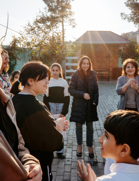 Вице-президент Фонда Гейдара Алиева Лейла Алиева, Арзу Алиева и Алена Алиева разделили праздничную радость проживающих в приюте Təmiz Dünya детей (ФОТО)