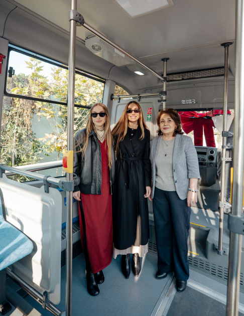 Вице-президент Фонда Гейдара Алиева Лейла Алиева, Арзу Алиева и Алена Алиева разделили праздничную радость проживающих в приюте Təmiz Dünya детей (ФОТО)