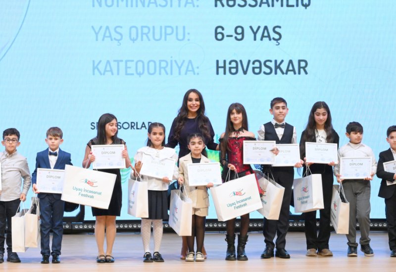 Вице-президент Фонда Гейдара Алиева Лейла Алиева и Алена Алиева приняли участие в заключительной церемонии награждения победителей Детского художественного фестиваля (ФОТО)
