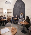 Вице-президент Фонда Гейдара Алиева Лейла Алиева встретилась с представителями старшего поколения в Центре YAŞA (ФОТО)