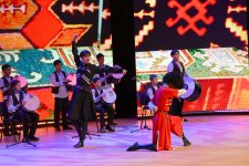 Вице-президент Фонда Гейдара Алиева Лейла Алиева и Алена Алиева приняли участие в заключительной церемонии награждения победителей Детского художественного фестиваля (ФОТО)