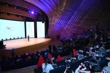 Вице-президент Фонда Гейдара Алиева Лейла Алиева и Алена Алиева приняли участие в заключительной церемонии награждения победителей Детского художественного фестиваля (ФОТО)