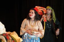 Цыганский табор в Баку - визуальные решения с обнадёживающим посланием (ФОТО)