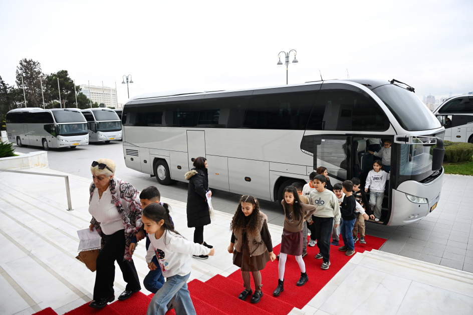 Вице-президент Фонда Гейдара Алиева Лейла Алиева, Арзу Алиева и Алена Алиева приняли участие в праздничном мероприятии для детей (ФОТО)