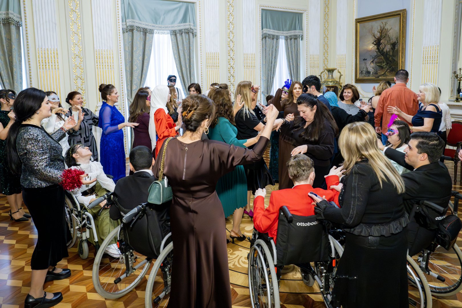 Искусство без границ: маскарадный бал для молодёжи в Баку (ФОТО)