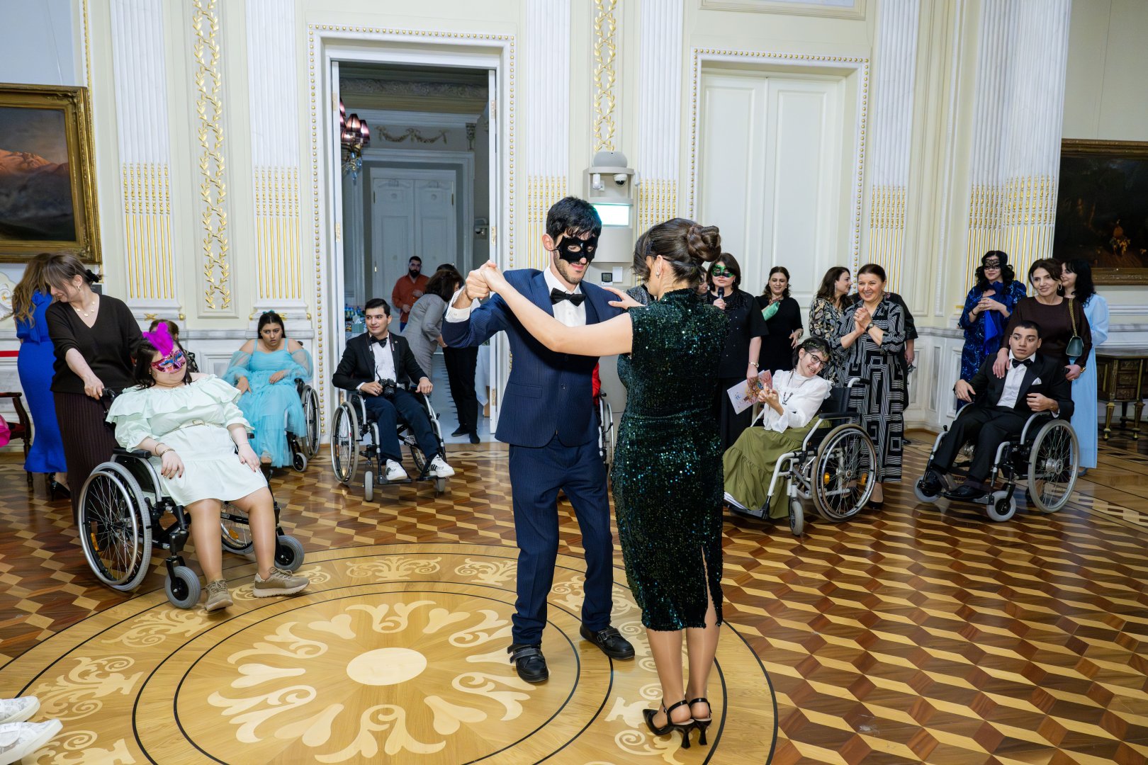 Искусство без границ: маскарадный бал для молодёжи в Баку (ФОТО)