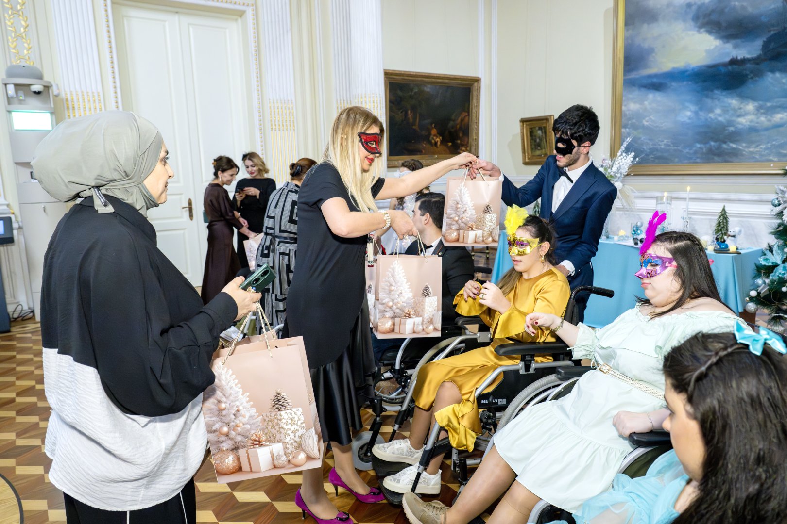 Искусство без границ: маскарадный бал для молодёжи в Баку (ФОТО)