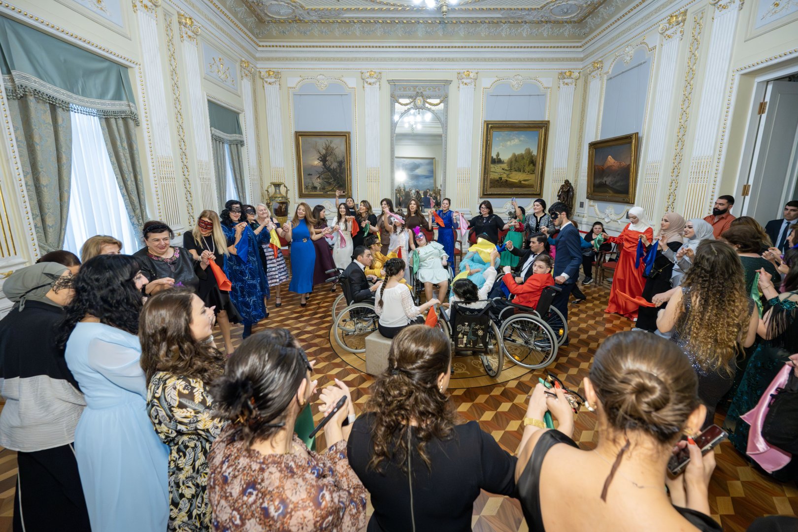 Искусство без границ: маскарадный бал для молодёжи в Баку (ФОТО)