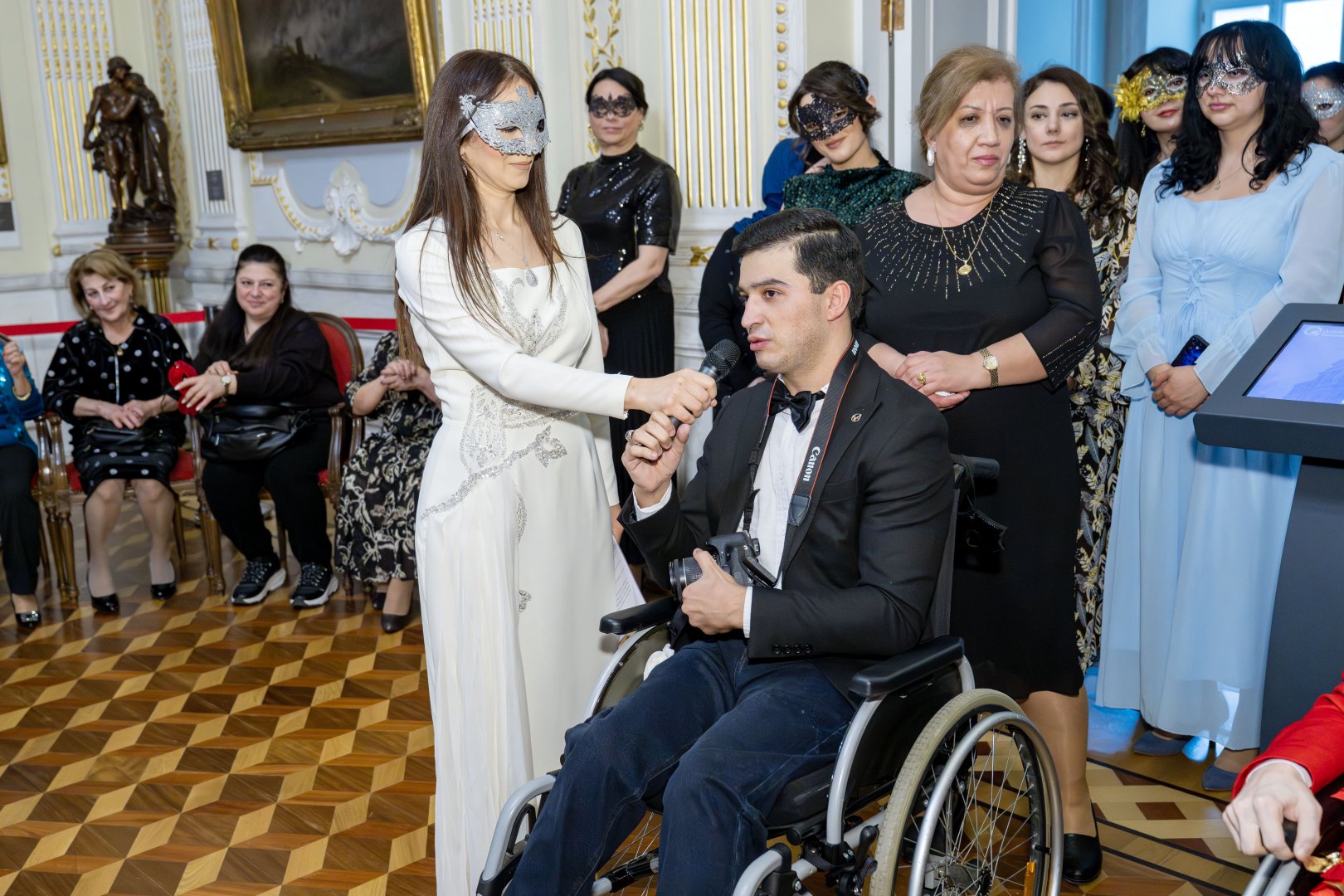 Искусство без границ: маскарадный бал для молодёжи в Баку (ФОТО)