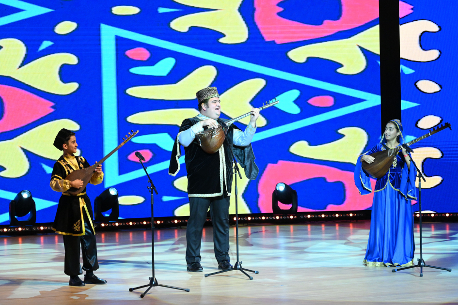 Вице-президент Фонда Гейдара Алиева Лейла Алиева и Алена Алиева приняли участие в заключительной церемонии награждения победителей Детского художественного фестиваля (ФОТО)