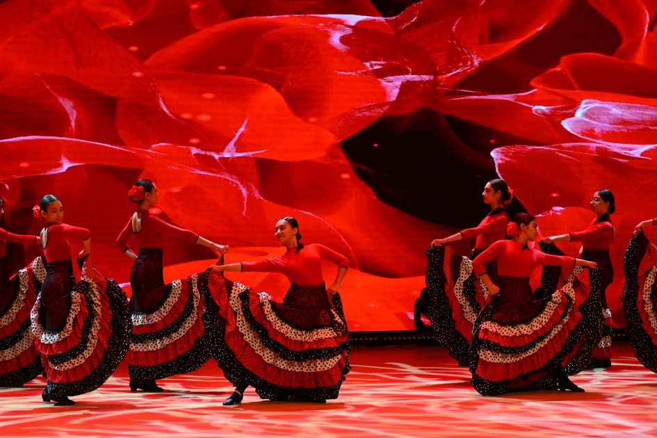 Вице-президент Фонда Гейдара Алиева Лейла Алиева и Алена Алиева приняли участие в заключительной церемонии награждения победителей Детского художественного фестиваля (ФОТО)