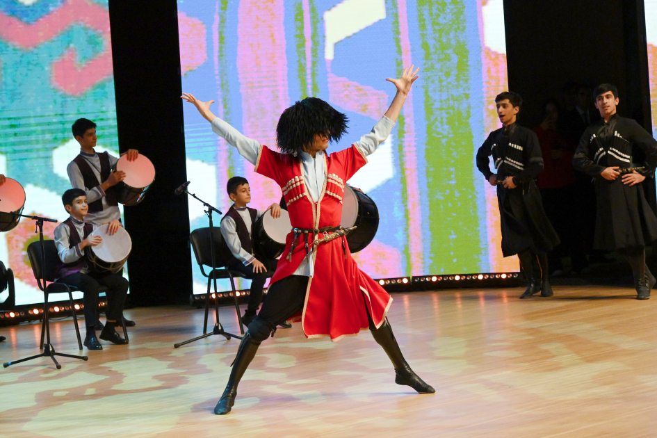 Вице-президент Фонда Гейдара Алиева Лейла Алиева и Алена Алиева приняли участие в заключительной церемонии награждения победителей Детского художественного фестиваля (ФОТО)