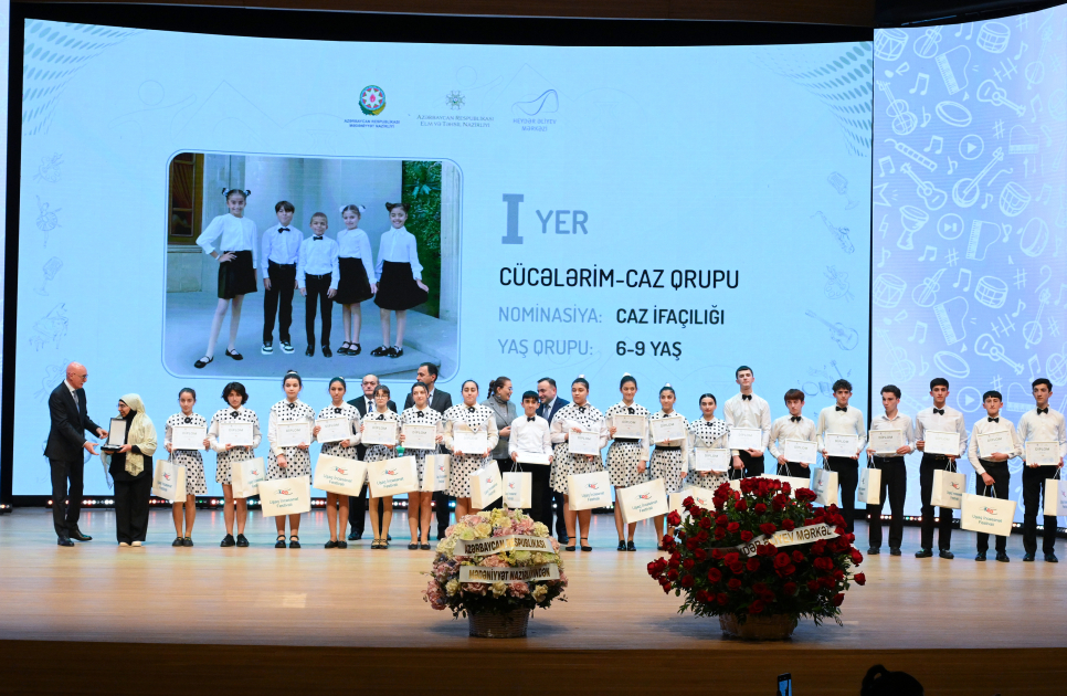 Вице-президент Фонда Гейдара Алиева Лейла Алиева и Алена Алиева приняли участие в заключительной церемонии награждения победителей Детского художественного фестиваля (ФОТО)