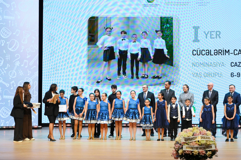 Вице-президент Фонда Гейдара Алиева Лейла Алиева и Алена Алиева приняли участие в заключительной церемонии награждения победителей Детского художественного фестиваля (ФОТО)