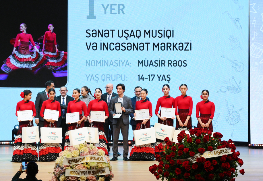 Вице-президент Фонда Гейдара Алиева Лейла Алиева и Алена Алиева приняли участие в заключительной церемонии награждения победителей Детского художественного фестиваля (ФОТО)