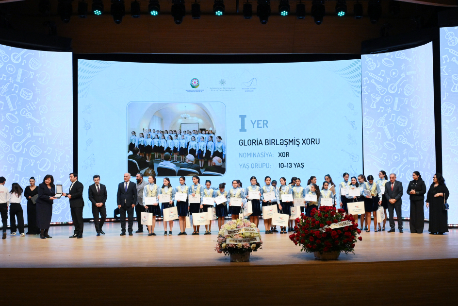 Вице-президент Фонда Гейдара Алиева Лейла Алиева и Алена Алиева приняли участие в заключительной церемонии награждения победителей Детского художественного фестиваля (ФОТО)