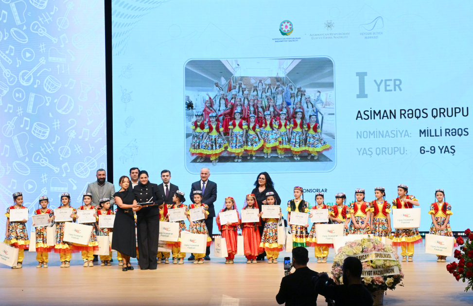 Вице-президент Фонда Гейдара Алиева Лейла Алиева и Алена Алиева приняли участие в заключительной церемонии награждения победителей Детского художественного фестиваля (ФОТО)