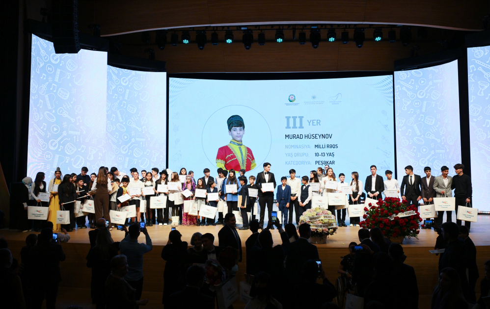 Вице-президент Фонда Гейдара Алиева Лейла Алиева и Алена Алиева приняли участие в заключительной церемонии награждения победителей Детского художественного фестиваля (ФОТО)