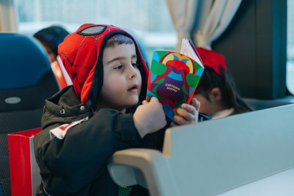 По инициативе вице-президента Фонда Гейдара Алиева Лейлы Алиевой для детей, нуждающихся в особой заботе, организовано «Джыртдан Мега Шоу» (ФОТО)