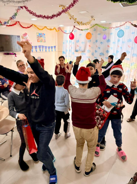 По инициативе вице-президента Фонда Гейдара Алиева Лейлы Алиевой в Мингячевирском детском неврологическом санатории организовано новогоднее празднество для детей (ФOTO)