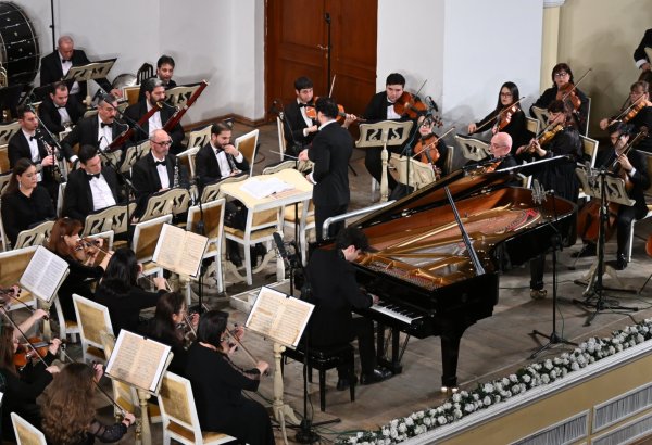 В Баку состоялся концерт, посвящённый Дню cолидарности азербайджанцев мира и Новому году (ФОТО)