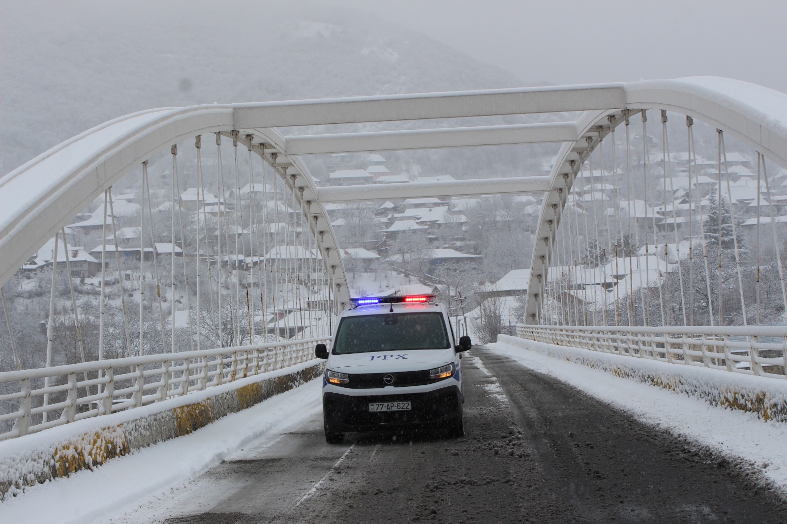 Полиция Азербайджана перешла на усиленный режим работы из-за погодных условий (ФОТО)