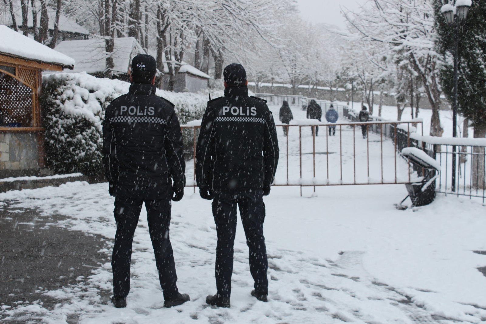 Полиция Азербайджана перешла на усиленный режим работы из-за погодных условий (ФОТО)