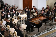 В Баку состоялся концерт, посвящённый Дню cолидарности азербайджанцев мира и Новому году (ФОТО)