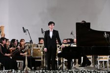 В Баку состоялся концерт, посвящённый Дню cолидарности азербайджанцев мира и Новому году (ФОТО)