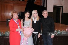 15-летний вундеркинд Айдан Нуриева объединила мировую классику с азербайджанской поэзией (ФОТО)