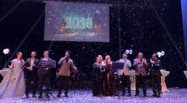 В Гянджинской государственной филармонии состоялась праздничная программа "В Новый год - вместе с нами" (ФОТО)