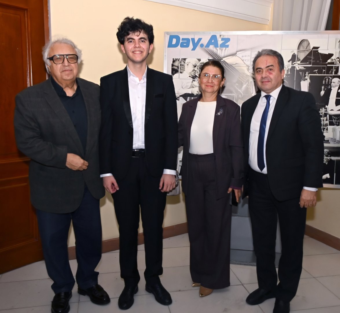 В Баку состоялся концерт, посвящённый Дню cолидарности азербайджанцев мира и Новому году (ФОТО)