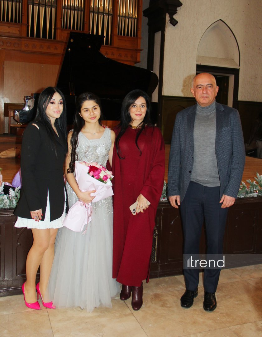 15-летний вундеркинд Айдан Нуриева объединила мировую классику с азербайджанской поэзией (ФОТО)