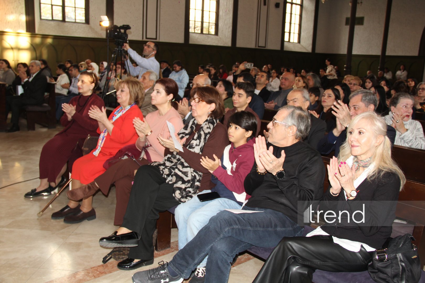 15-летний вундеркинд Айдан Нуриева объединила мировую классику с азербайджанской поэзией (ФОТО)