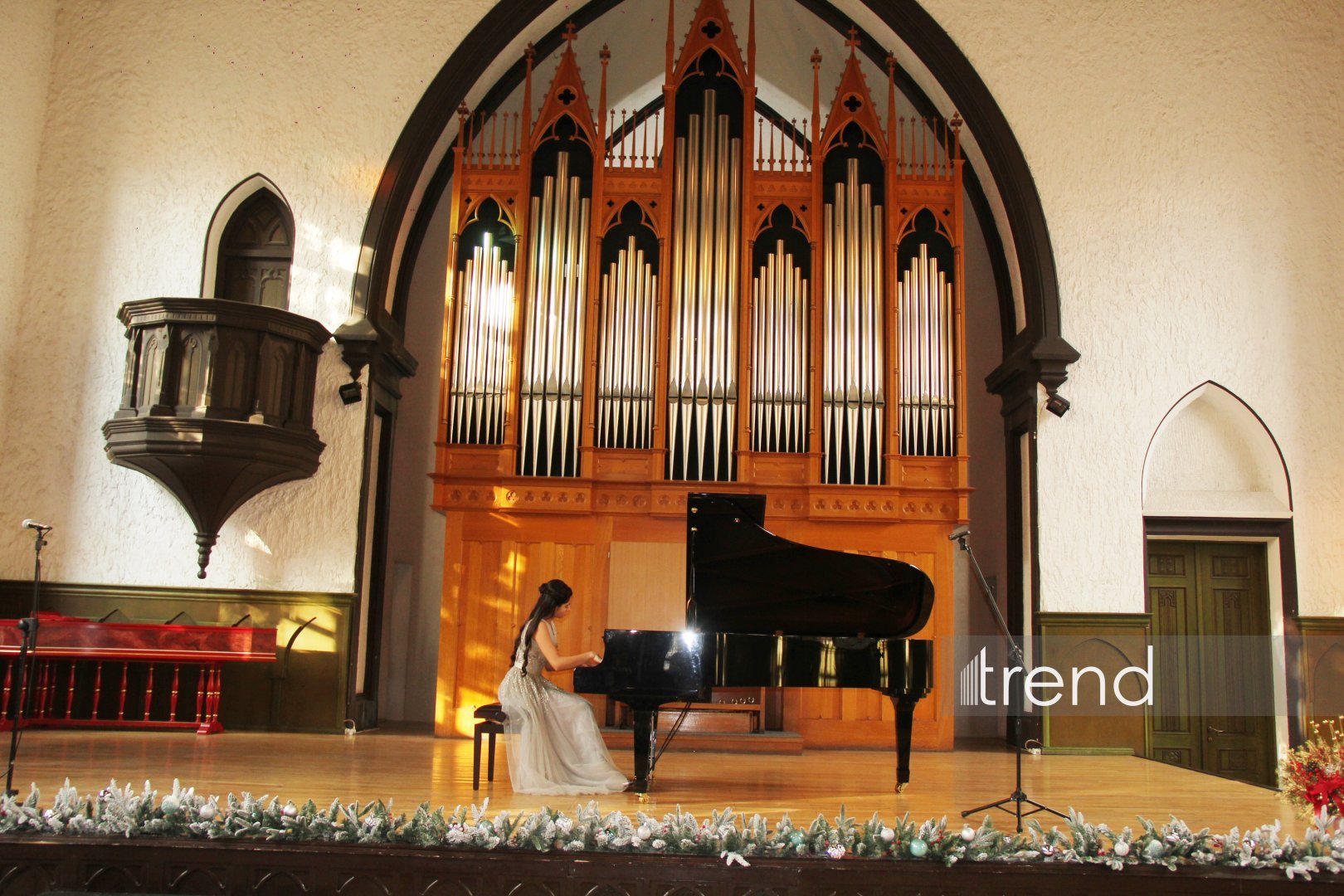 15-летний вундеркинд Айдан Нуриева объединила мировую классику с азербайджанской поэзией (ФОТО)