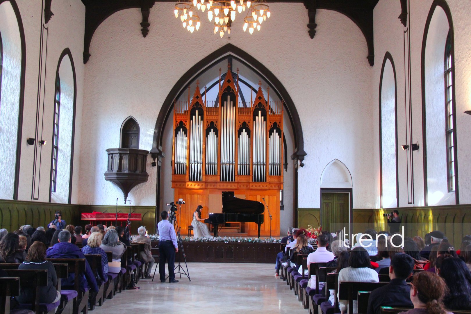 15-летний вундеркинд Айдан Нуриева объединила мировую классику с азербайджанской поэзией (ФОТО)