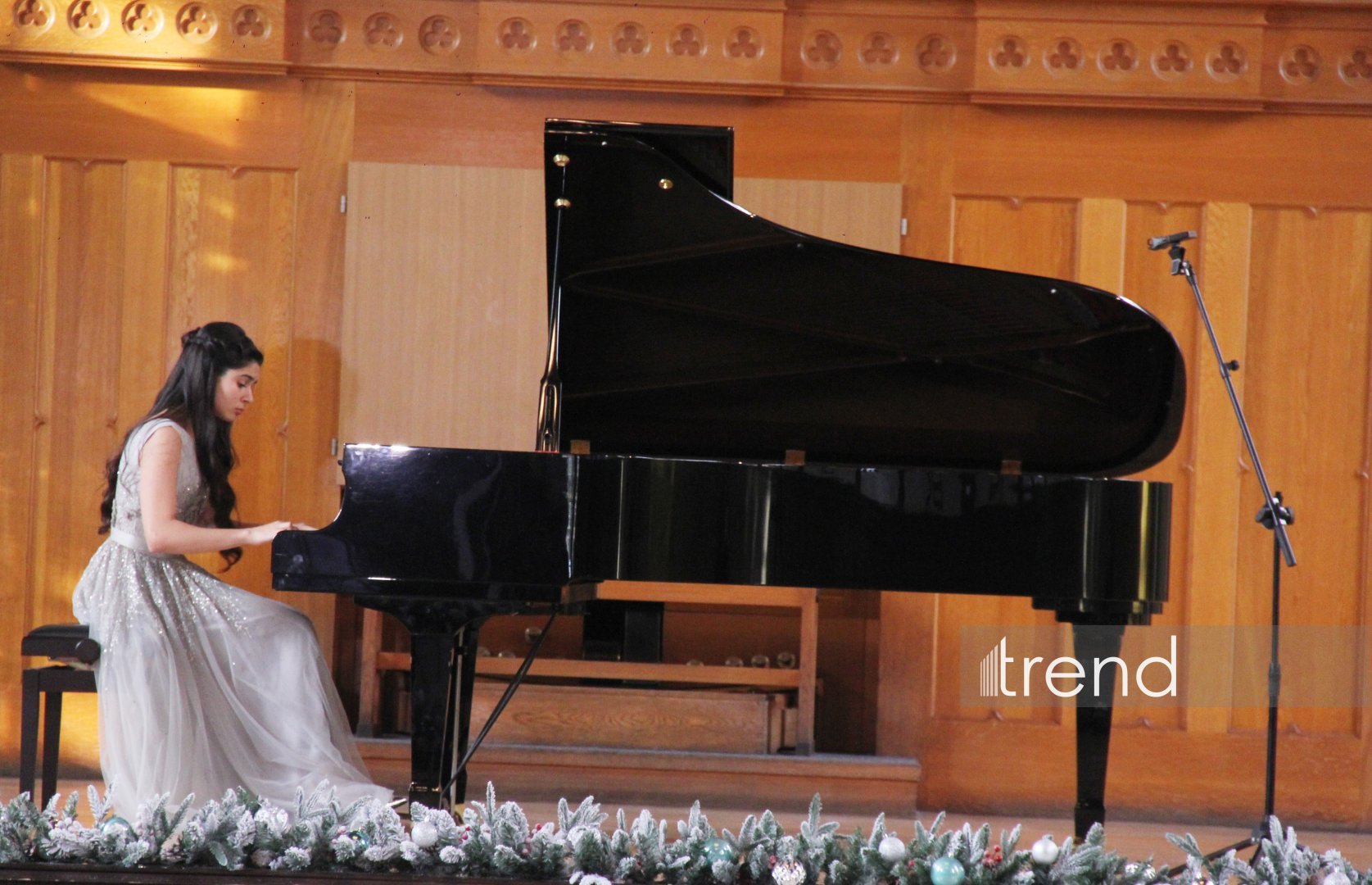 15-летний вундеркинд Айдан Нуриева объединила мировую классику с азербайджанской поэзией (ФОТО)