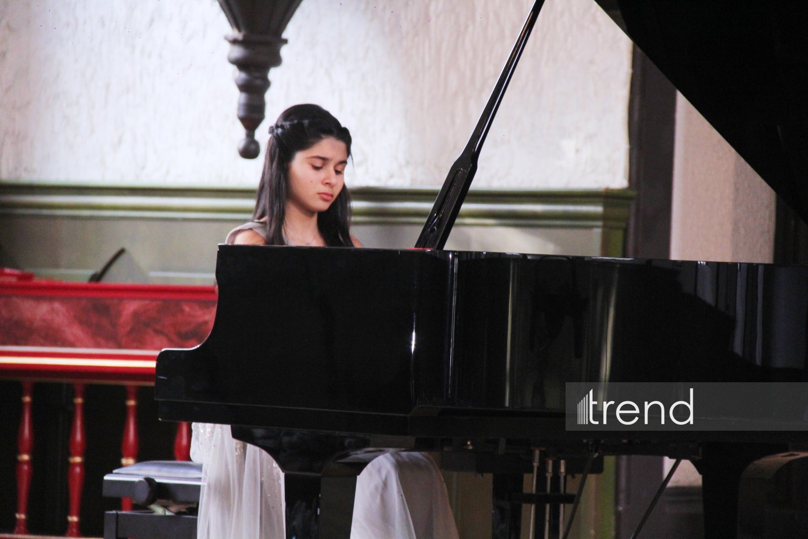 15-летний вундеркинд Айдан Нуриева объединила мировую классику с азербайджанской поэзией (ФОТО)