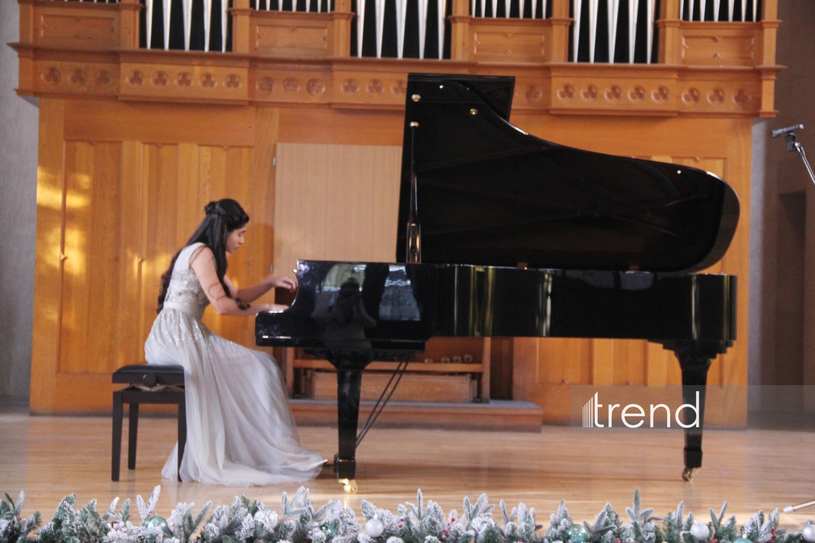 15-летний вундеркинд Айдан Нуриева объединила мировую классику с азербайджанской поэзией (ФОТО)