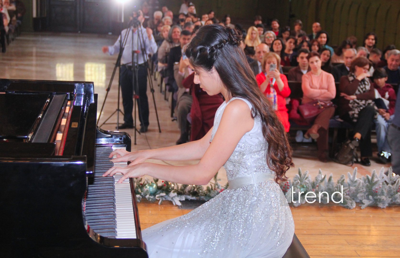 15-летний вундеркинд Айдан Нуриева объединила мировую классику с азербайджанской поэзией (ФОТО)