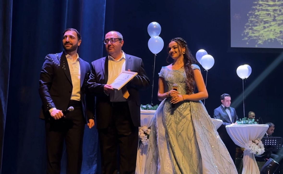 В Гянджинской государственной филармонии состоялась праздничная программа "В Новый год - вместе с нами" (ФОТО)