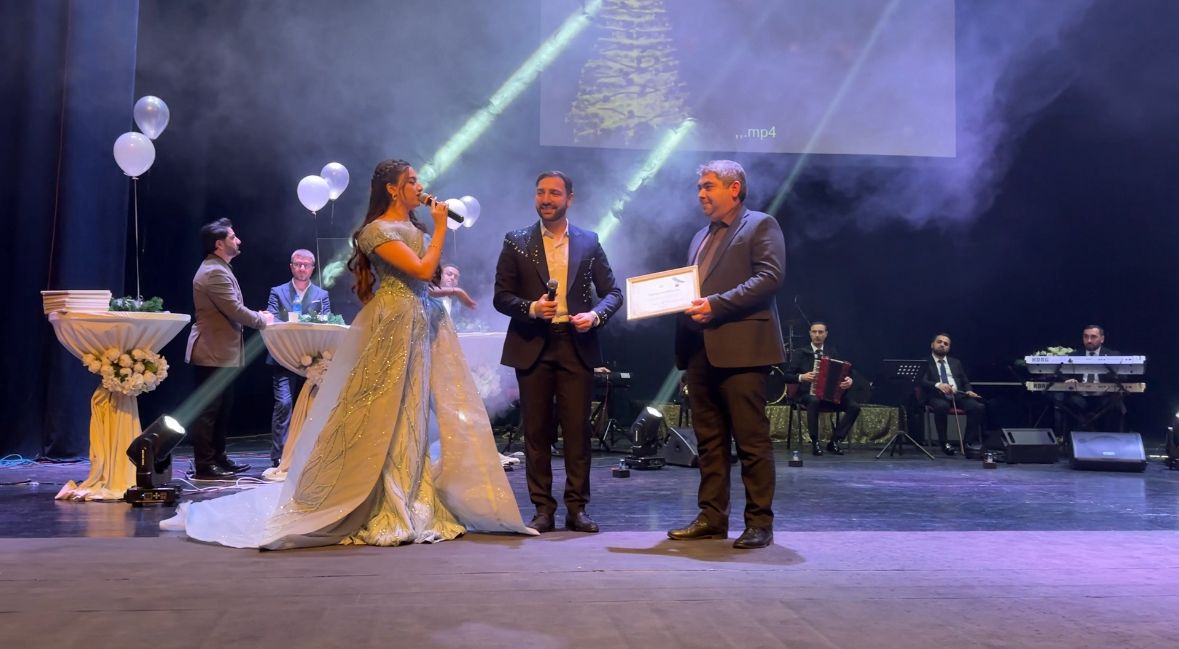 В Гянджинской государственной филармонии состоялась праздничная программа "В Новый год - вместе с нами" (ФОТО)