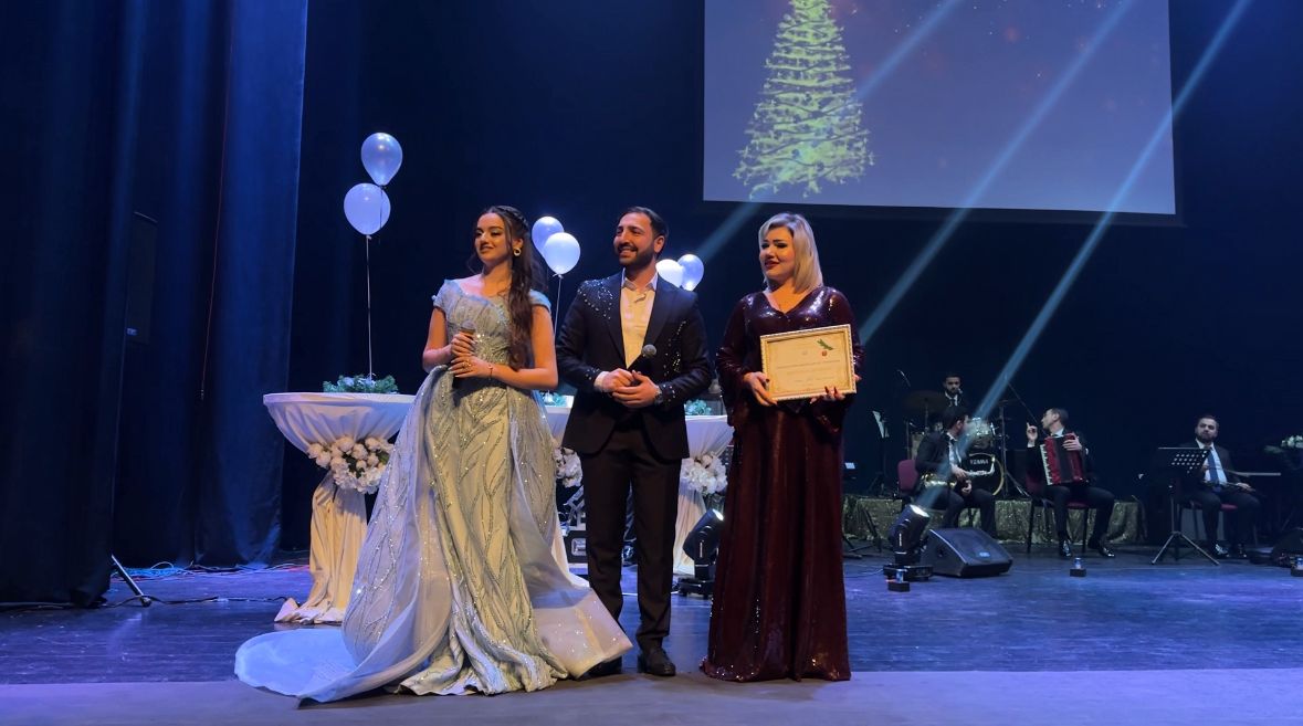 В Гянджинской государственной филармонии состоялась праздничная программа "В Новый год - вместе с нами" (ФОТО)