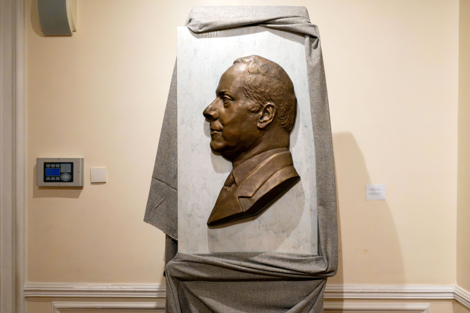 Состоялось открытие выставки, посвящённой 25-летию Азербайджанской академии художеств (ФОТО)